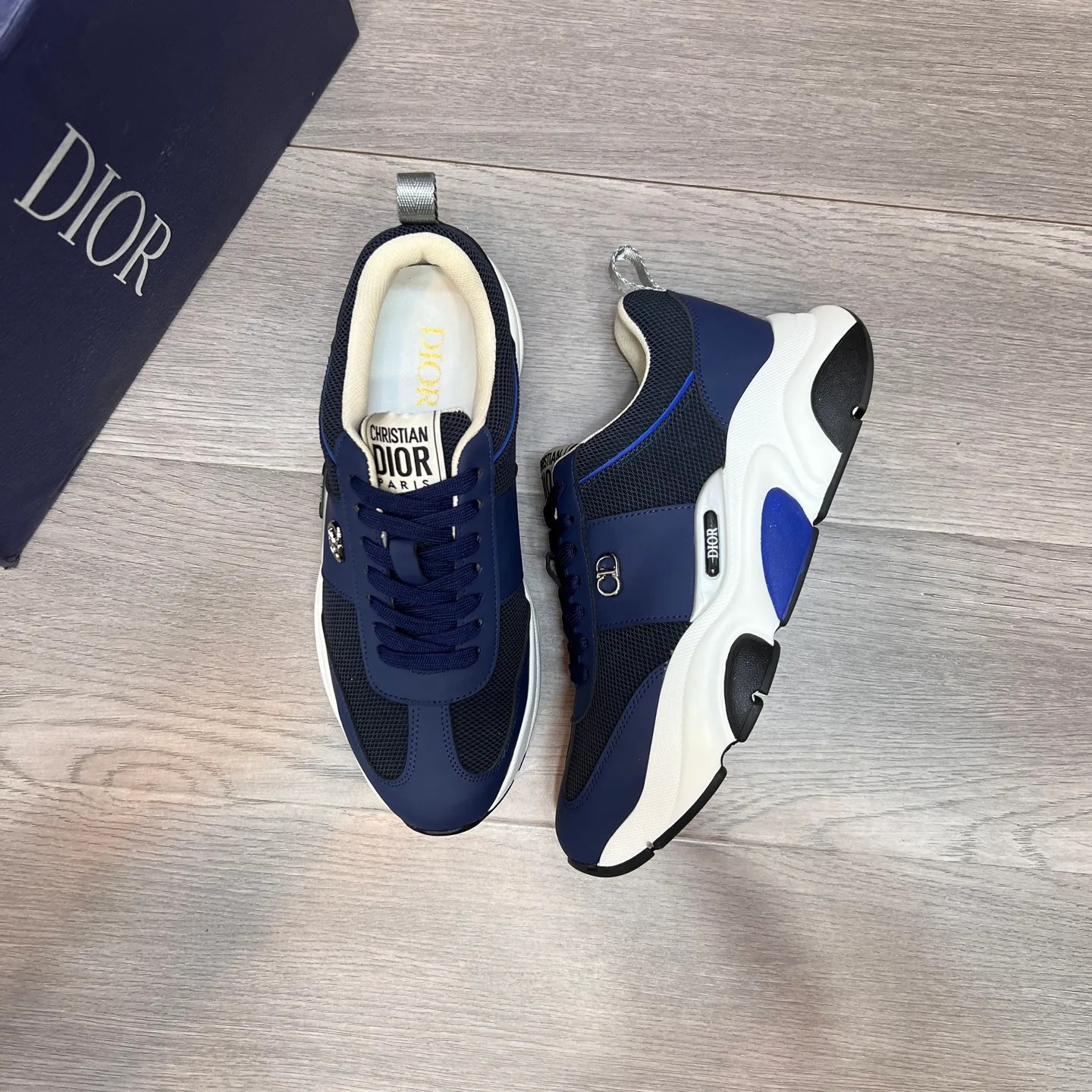 Factory price: 438💰Original Dior quality.~ Unique modern style sneakers. 🏃A must-have casual shoe for trendy men😍😍 Imported cowhide fabric, sheepskin foot pads (refuse to discolor and grind feet) soles: Original soles specially provided by the original factory, French lazy style design ⚠️Fit to the feet, original quality, super comfortable original soles. It’s like shooting the real thing🎬The real thing is better, high-quality sneakers, men’s shoe size: 38-44, (45 can be customized)